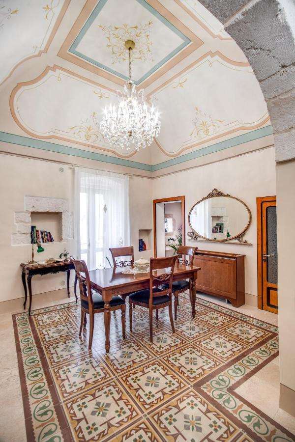 Palazzo Stunis - Dimora Di Charme Bed & Breakfast Ostuni Exterior photo